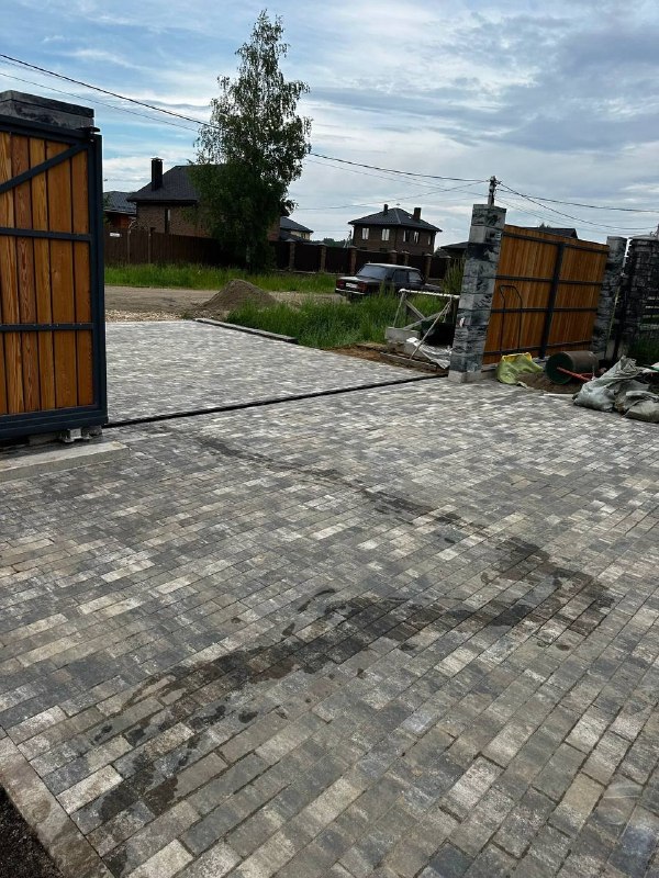 Площадка перед домом